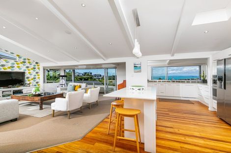 Photo of property in 25 Parr Terrace, Castor Bay, Auckland, 0620