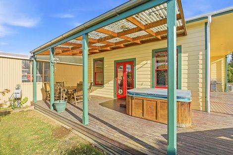 Photo of property in 118 Mclean Street, Woodville, 4920