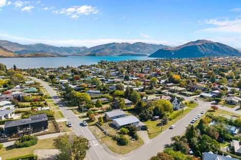 Photo of property in 70 Beech Street, Wanaka, 9305