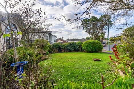 Photo of property in 12 Tyrico Close, Unsworth Heights, Auckland, 0632