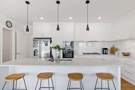 Photo of property in 9 River Road, Te Atatu Peninsula, Auckland, 0610