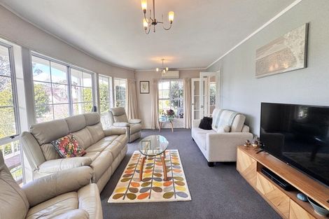 Photo of property in 6 Mosman Place, Chatswood, Auckland, 0626