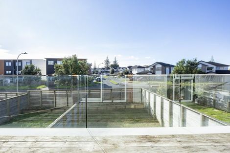 Photo of property in 101 Bordeaux Parade, Te Atatu South, Auckland, 0610