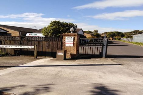 Photo of property in 2/202 Massey Road, Mangere East, Auckland, 2024