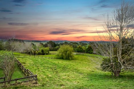 Photo of property in 203 Mangakura Road, Helensville, 0875