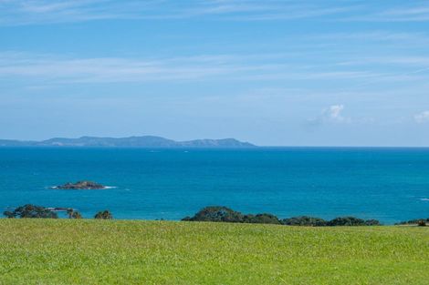 Photo of property in 33 Lori Lane, Coopers Beach, 0420