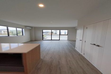 Photo of property in 30 Auranga Drive, Karaka, 2113