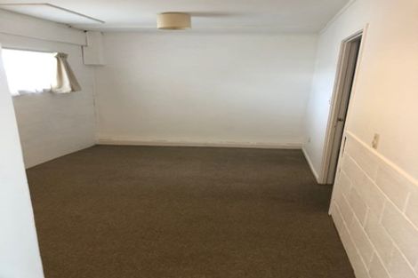 Photo of property in 1/10 Holt Avenue, Torbay, Auckland, 0630