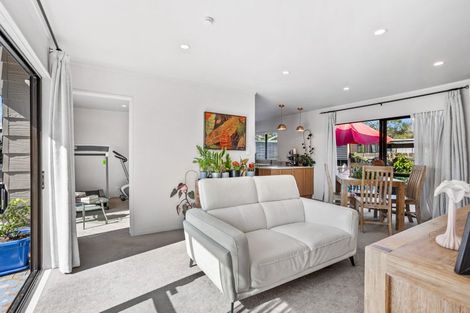 Photo of property in 2/68 Routley Drive, Glen Eden, Auckland, 0602