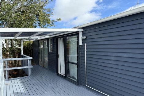 Photo of property in 3 Donovan Avenue, Massey, Auckland, 0614