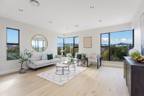 Photo of property in 128 Skulander Crescent, Orewa, 0931