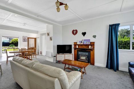 Photo of property in 39 Domett Street, Opunake, 4616