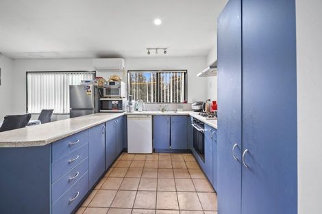 Photo of property in 27 Robertson Road, Favona, Auckland, 2024
