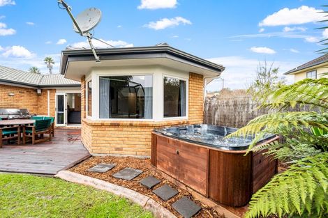 Photo of property in 27 Ponderosa Drive, Oteha, Auckland, 0632