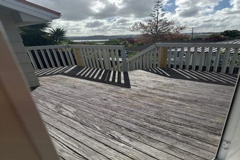 Photo of property in 1/9 Santiago Crescent, Unsworth Heights, Auckland, 0632