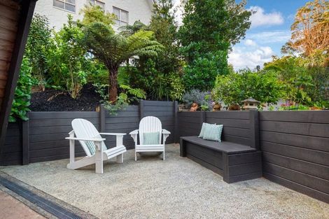 Photo of property in 1/5 Glenbush Place, Birkenhead, Auckland, 0626