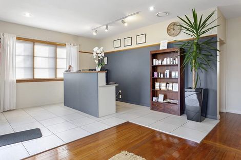 Photo of property in 128 Wilsons Road, Saint Martins, Christchurch, 8022