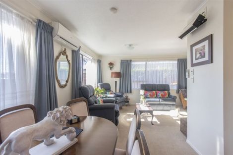 Photo of property in 4f2 Stewart Drive, Newlands, Wellington, 6037