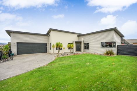Photo of property in 24 Branigan Parade, Kelvin Grove, Palmerston North, 4414