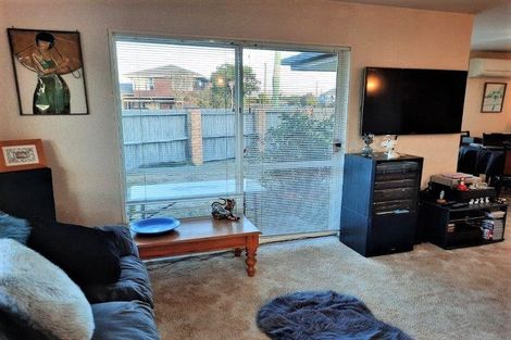 Photo of property in 52 Middlepark Road, Sockburn, Christchurch, 8042
