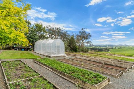 Photo of property in 17 Oparakau Road, Matakohe, 0594