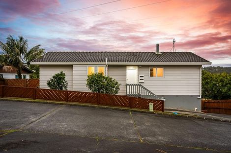 Photo of property in 24 Halloran Place, Massey, Auckland, 0614