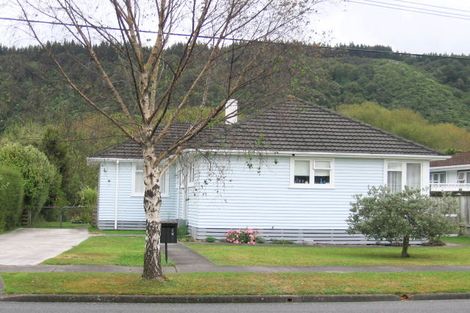 Photo of property in 13 Holdsworth Avenue, Trentham, Upper Hutt, 5018