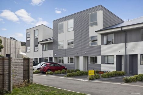 Photo of property in 2u6 Stone Street, Miramar, Wellington, 6022