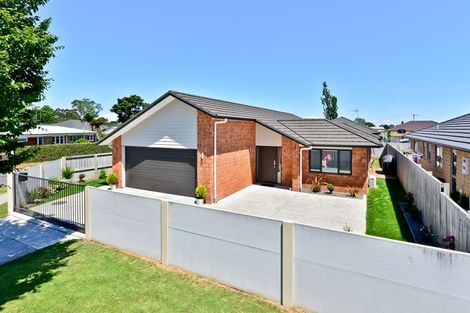 Photo of property in 2 Southbrook Close, Glenview, Hamilton, 3206