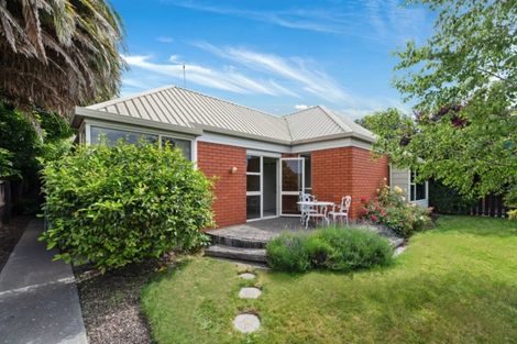 Photo of property in 8 Gatonby Place, Avonhead, Christchurch, 8042