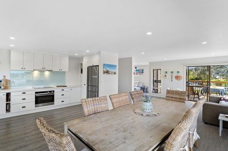 Photo of property in 16 Okura River Road, Okura, Albany, 0792