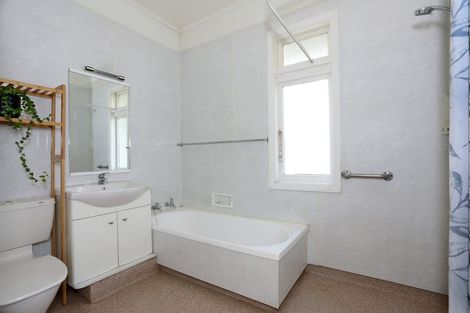 Photo of property in 46 Bridge Street, Bulls, 4818