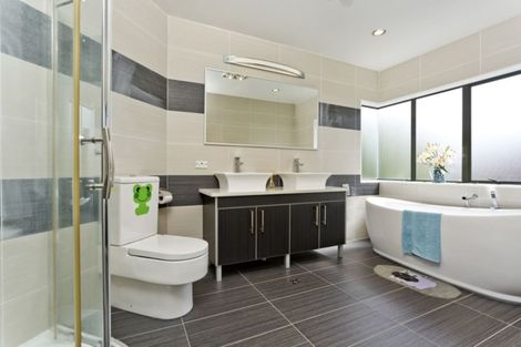 Photo of property in 77a Ocean View Road, Hillcrest, Auckland, 0627