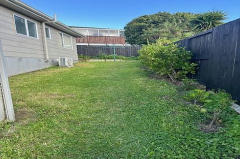 Photo of property in 1/9 Santiago Crescent, Unsworth Heights, Auckland, 0632