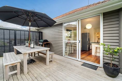 Photo of property in 2 Nutsey Avenue, Northcote, Auckland, 0627