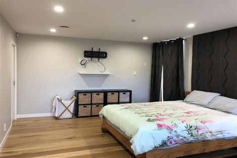 Photo of property in 2/2 Lynngate Place, Hillcrest, Auckland, 0627