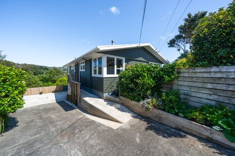 Photo of property in 11 Pauline Way, Paparangi, Wellington, 6037