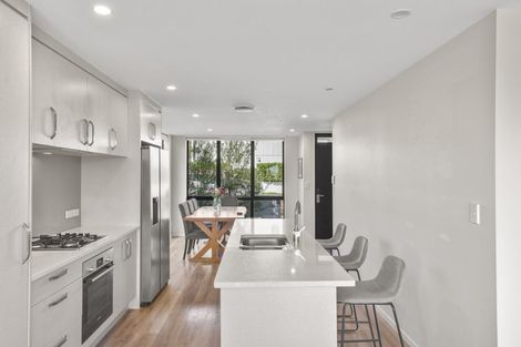Photo of property in 10 Seafarer Crescent, Stanmore Bay, Whangaparaoa, 0932