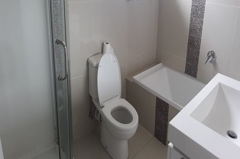 Photo of property in 5 Denver Avenue, Sunnyvale, Auckland, 0612