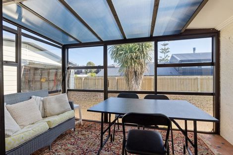 Photo of property in 333 Marine Parade, New Brighton, Christchurch, 8061