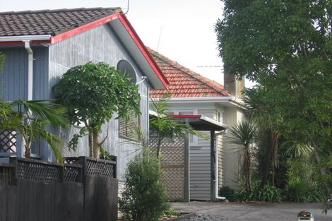 Photo of property in 2/111 Lincoln Park Avenue, Massey, Auckland, 0614