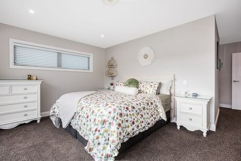 Photo of property in 10 Madeira Close, Whitby, Porirua, 5024