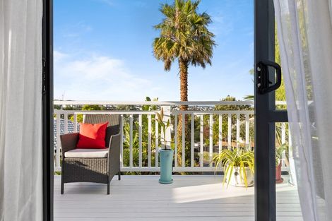 Photo of property in 38 Hyde Road, Rothesay Bay, Auckland, 0630