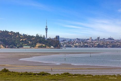 Photo of property in 25 Oakpark Place, West Harbour, Auckland, 0618