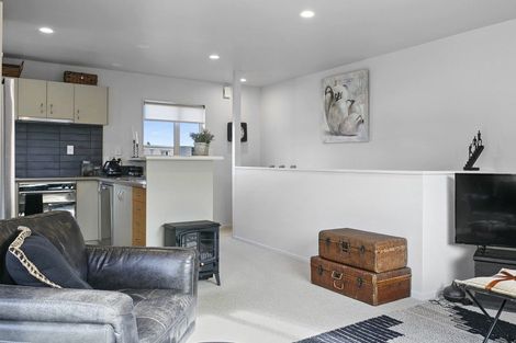 Photo of property in 1/208 Lake Terrace, Hilltop, Taupo, 3330