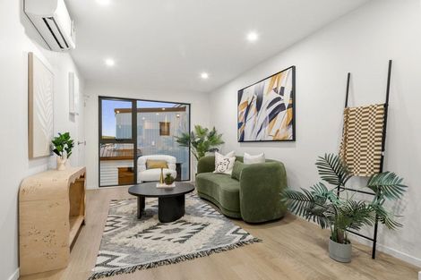 Photo of property in 1/1088 Beach Road, Torbay, Auckland, 0630