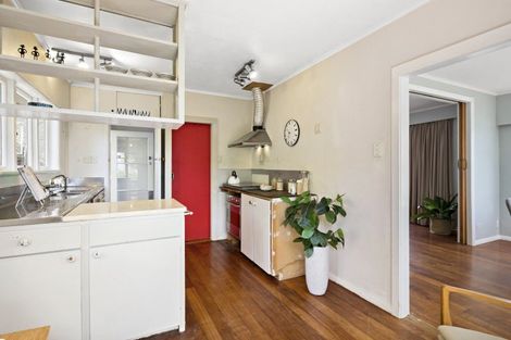 Photo of property in 39 Ferry Road, Days Bay, Lower Hutt, 5013
