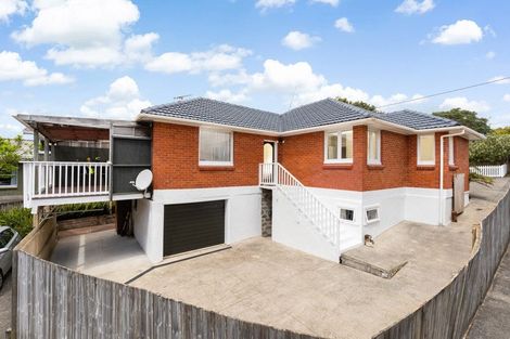 Photo of property in 1/625 Beach Road, Rothesay Bay, Auckland, 0630