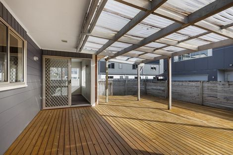 Photo of property in 15 Taikata Road, Te Atatu Peninsula, Auckland, 0610