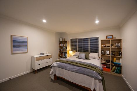 Photo of property in 100 Ruapehu Drive, Fitzherbert, Palmerston North, 4410